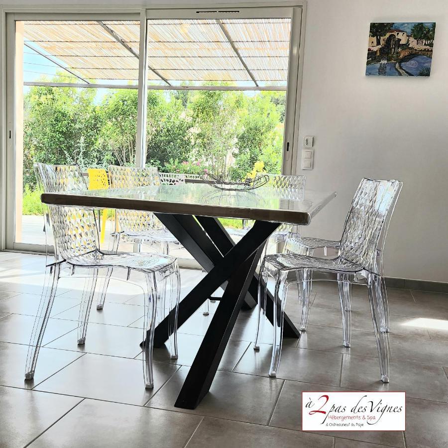 A 2 pas des vignes, hébergements et SPA à Châteauneuf du Pape, maison numéro 6 Esterno foto