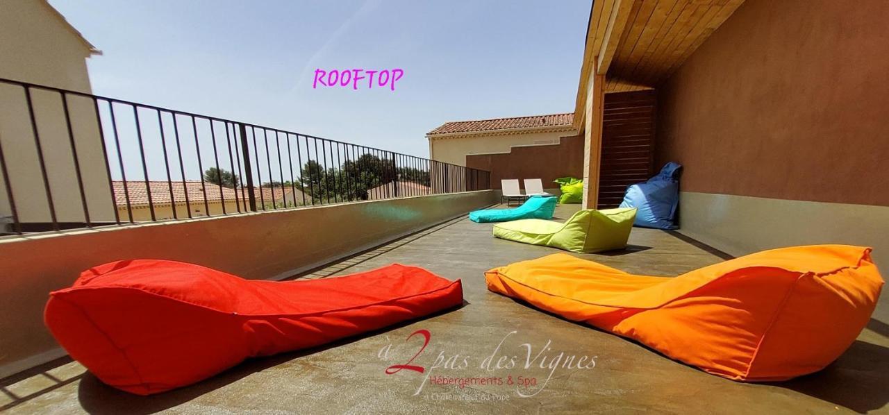 A 2 pas des vignes, hébergements et SPA à Châteauneuf du Pape, maison numéro 6 Esterno foto