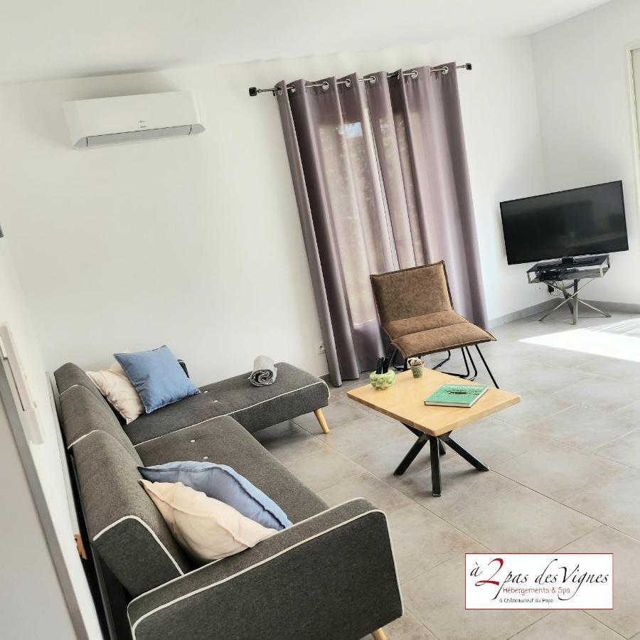 A 2 pas des vignes, hébergements et SPA à Châteauneuf du Pape, maison numéro 6 Esterno foto