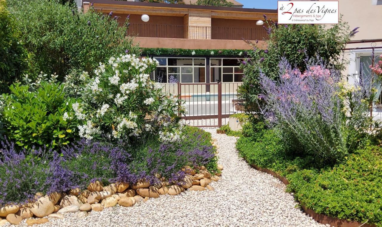 A 2 pas des vignes, hébergements et SPA à Châteauneuf du Pape, maison numéro 6 Esterno foto