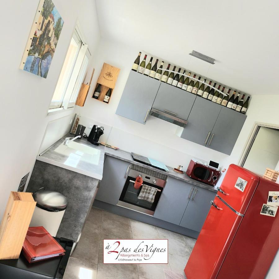A 2 pas des vignes, hébergements et SPA à Châteauneuf du Pape, maison numéro 6 Esterno foto