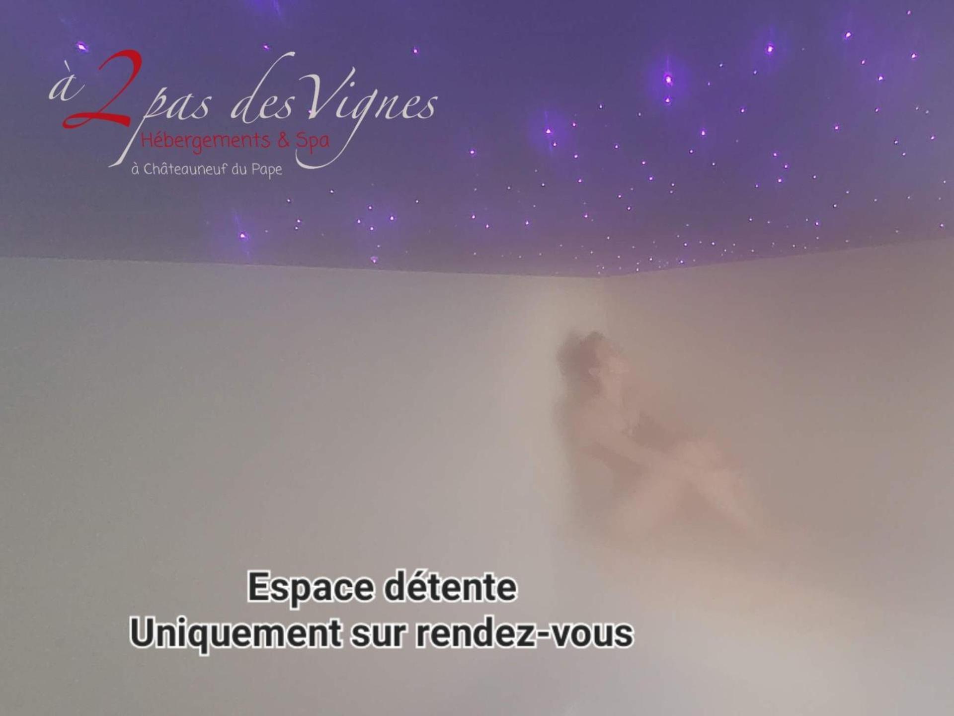 A 2 pas des vignes, hébergements et SPA à Châteauneuf du Pape, maison numéro 6 Esterno foto